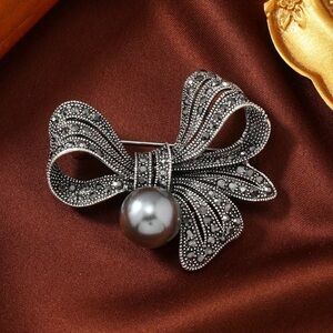 Elegant Silver Rhinestone Bow Brooch with Gray Pearl Like Accent NWT